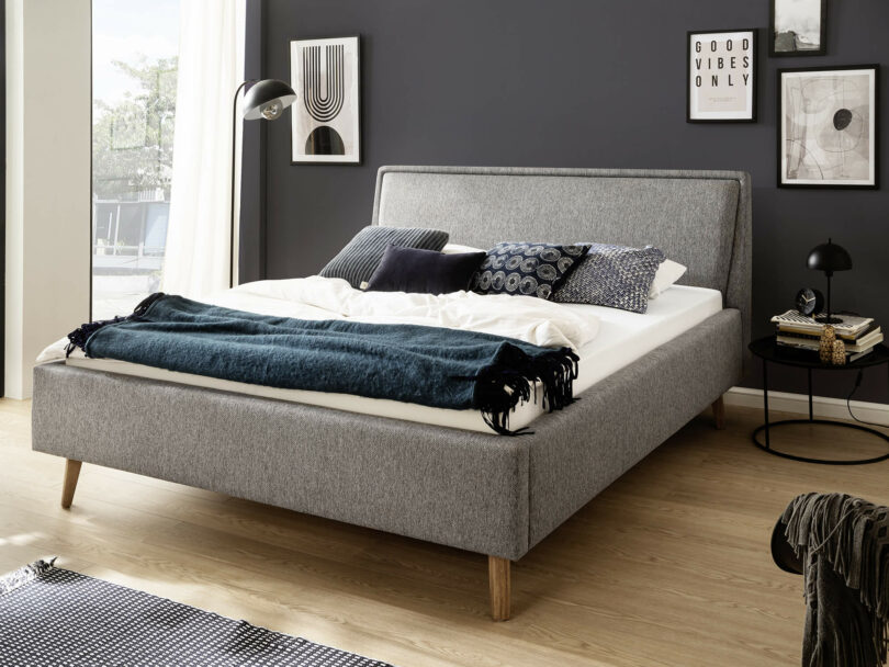 Čalúnená posteľ deria s úložným priestorom 140 x 200 cm sivá