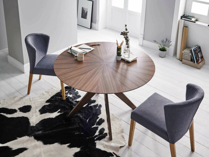 Okrúhly stôl lecra Ø 120 cm orechový