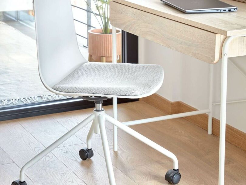 Kancelárska stolička Broste biela